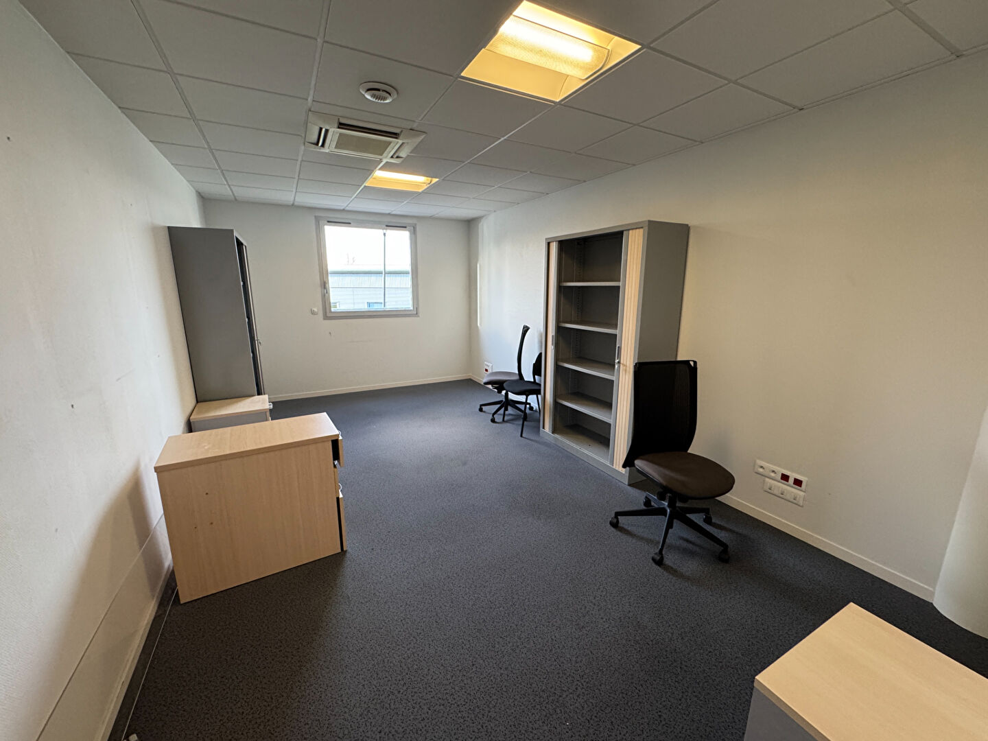 Photo A louer à Saint-Lô, Bureaux 100 m² + Parking image 6/6