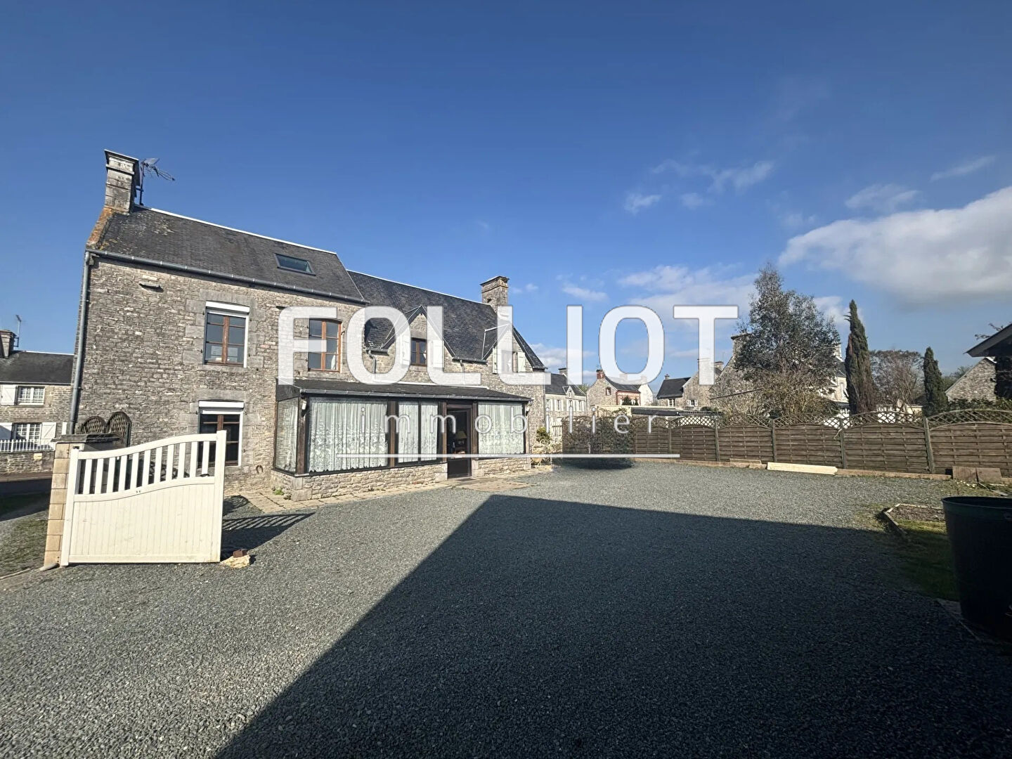 A VENDRE 50590 MONTMARTIN SUR MER MAISON EN PIERRE DE 130 M2 AVEC 3 CHAMBRES