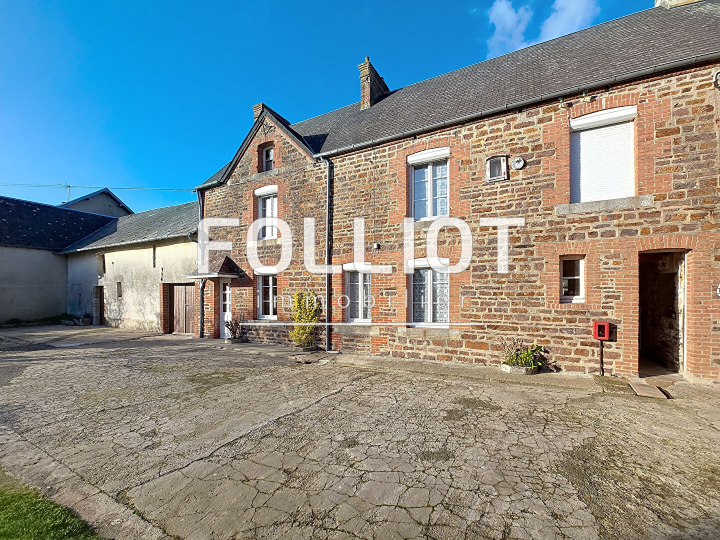 Photo Maison Bricqueville Sur Mer, 2 kms de la mer image 1/6