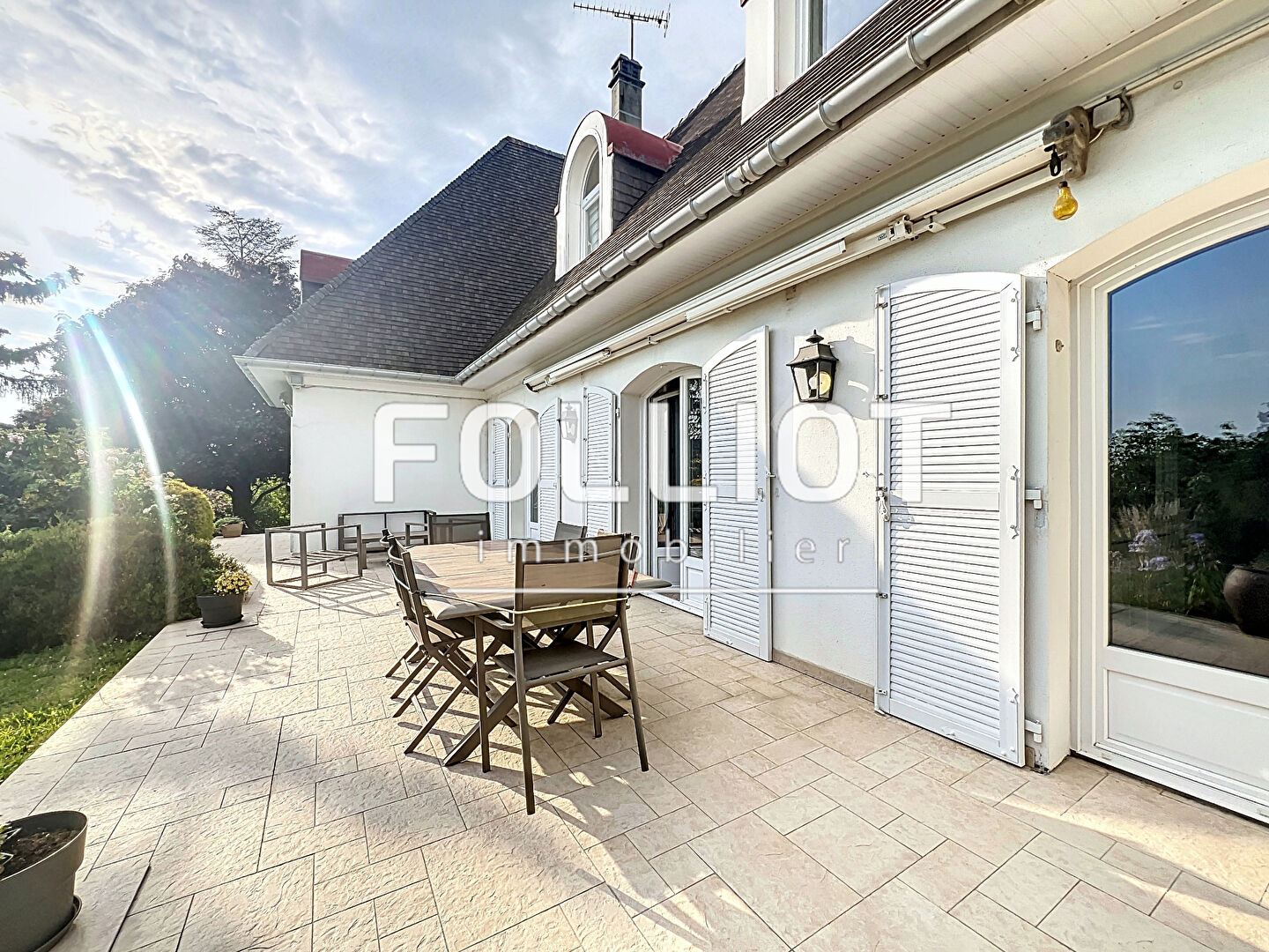 Photo À vendre dans Avranches (50300) Maison de 200m² avec 4 chambres ! AVEC TERRASSE ET GRAND JARDIN ! image 1/6