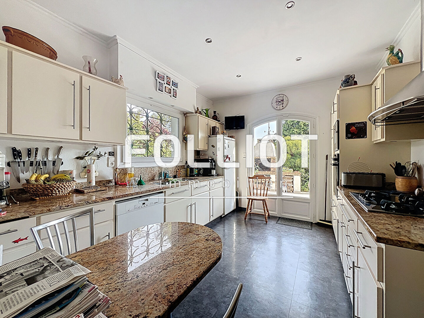 Photo À vendre dans Avranches (50300) Maison de 200m² avec 4 chambres ! AVEC TERRASSE ET GRAND JARDIN ! image 4/6