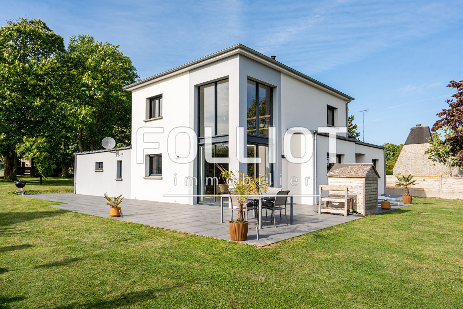 Maison contemporaine familiale à découvrir sans tarder !