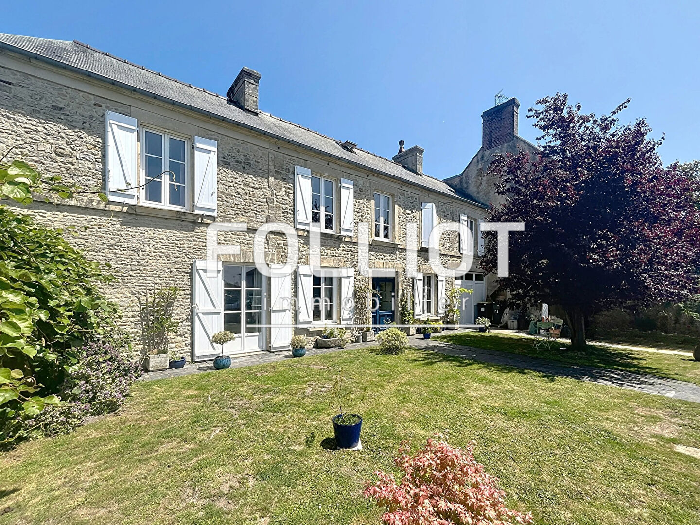 Agence immobilière de 
 CABINET FOLLIOT - Cabinet FOLLIOT - BAYEUX 
