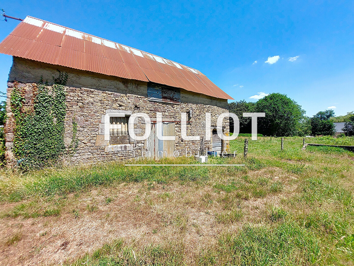 À vendre ! Bâtisse en pierre à réhabiliter Le Tanu (50320)