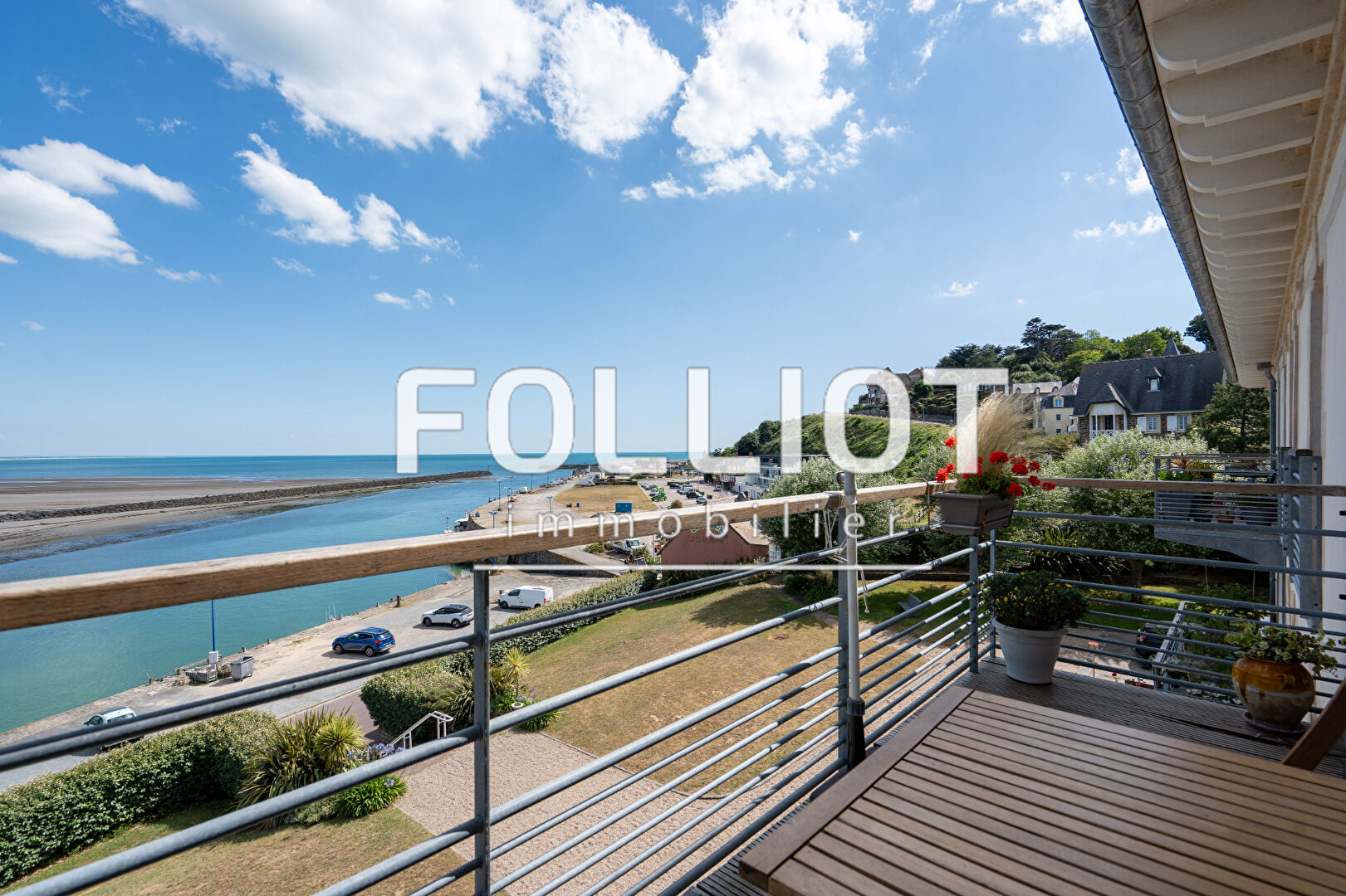 À vendre Superbe appartement 3 pièces avec vue mer panoramique- En plein coeur de CARTERET