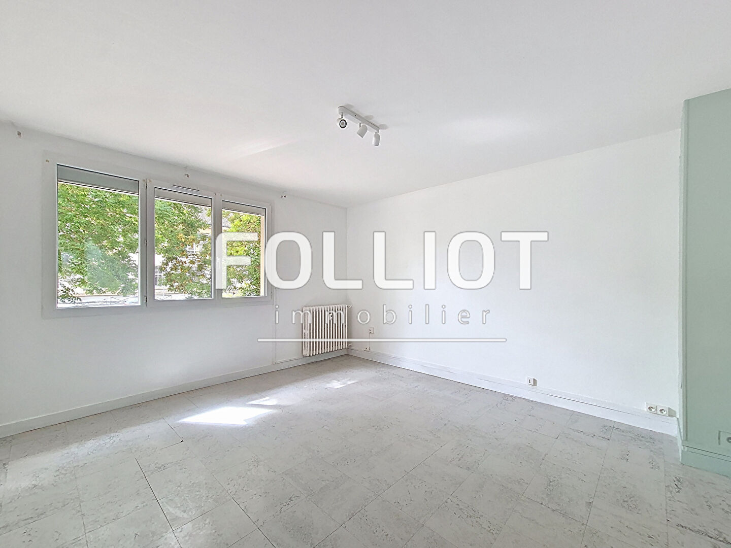 Agence immobilière de 
 CABINET FOLLIOT - Cabinet FOLLIOT - CAEN SAINT SAUVEUR 

