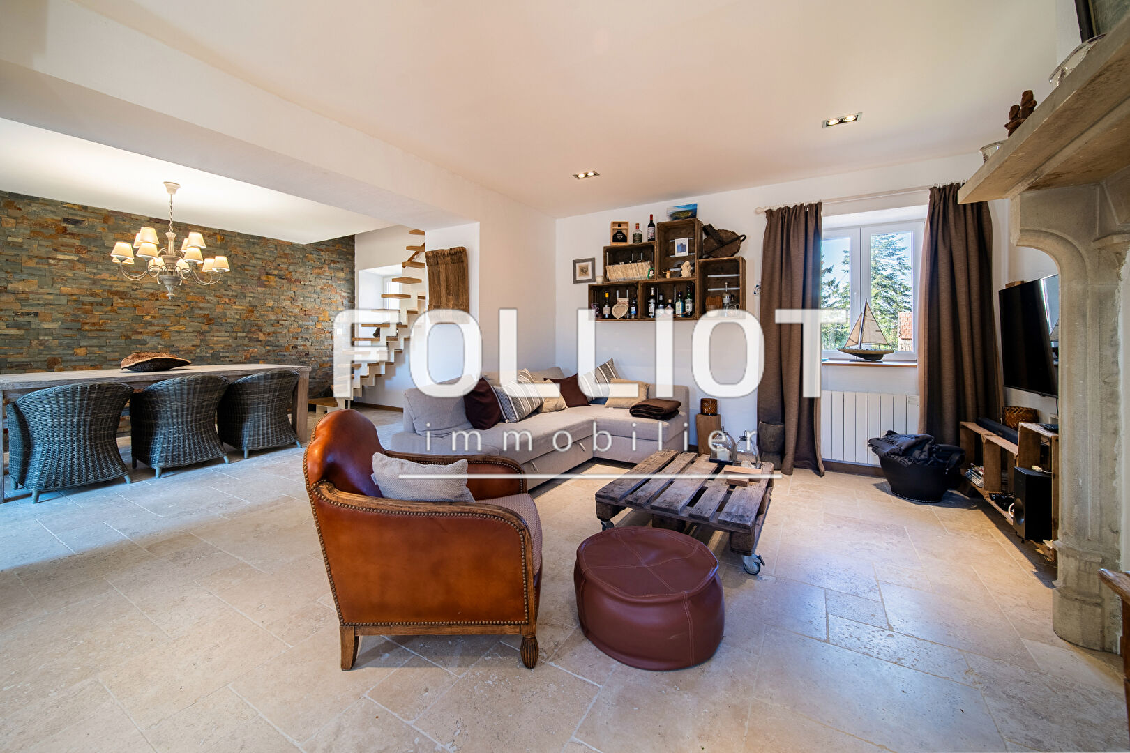 A vendre Maison en pierres pleine de charme avec son gîte indépendant  dans un hameau calme aux Moitiers  d'allonne à seulement cinq minutes de Carteret
