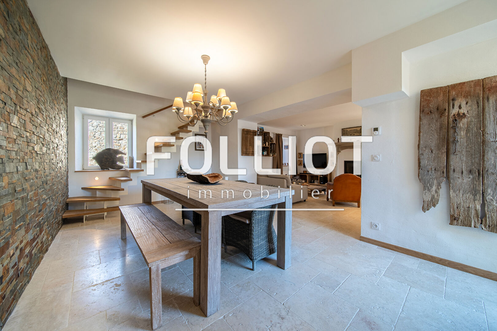 Photo A vendre Maison en pierres pleine de charme avec son gîte indépendant  dans un hameau calme aux Moitiers  d'allonne à seulement cinq minutes de Carteret image 5/6