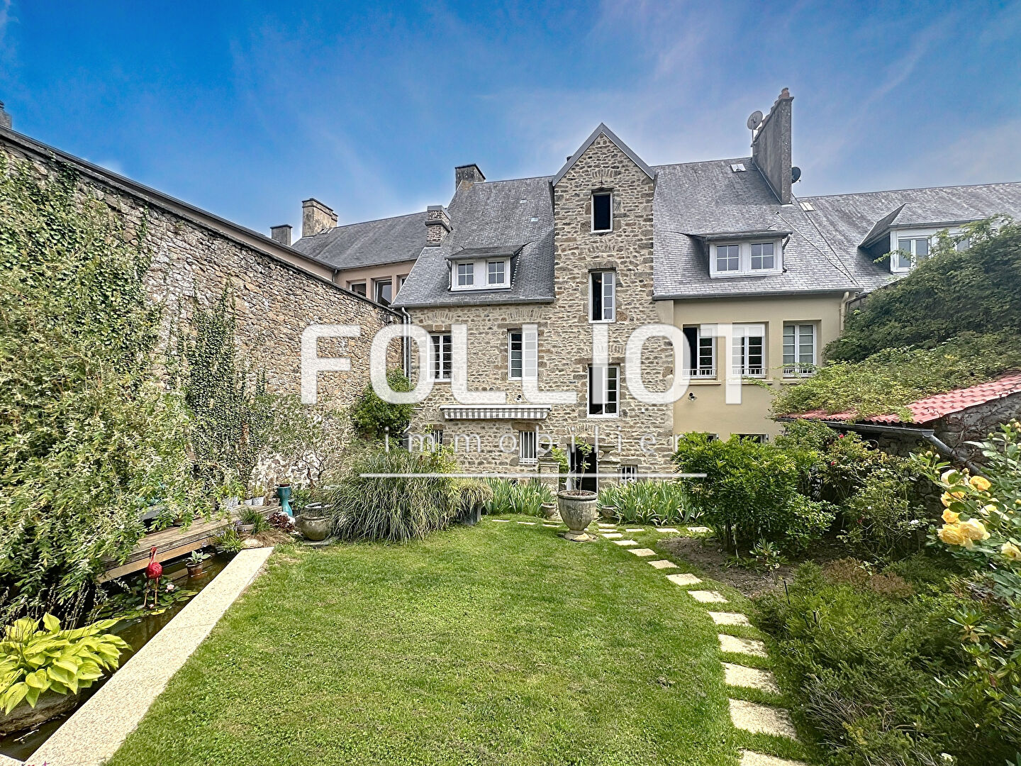 Hôtel particulier Coutances 15 pièce(s) 315 m2 A VENDRE 50200 COUP DE COEUR