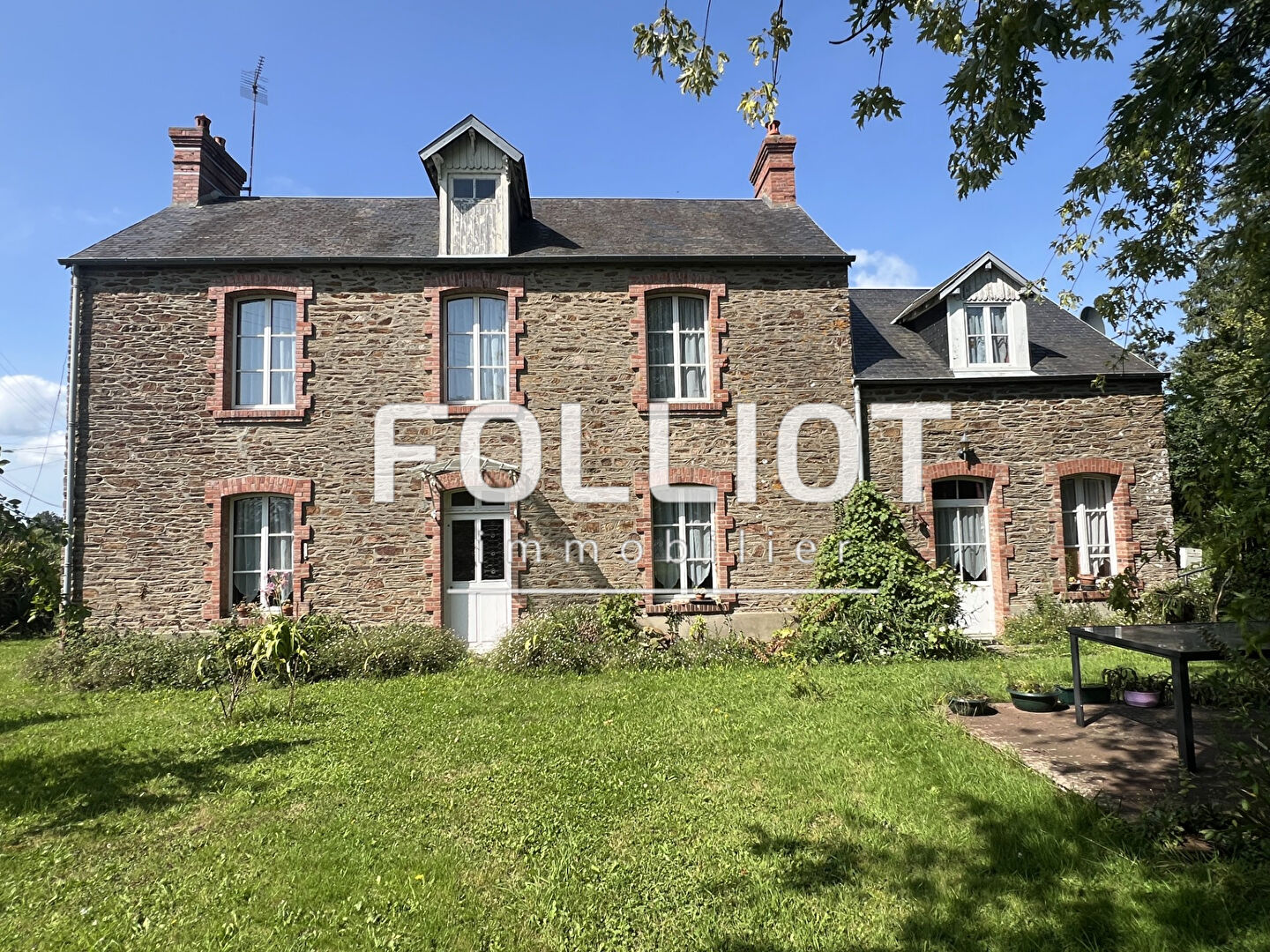 A  VENDRE Maison 10 MN SAINT PROCHE SAINT CLAIR SUR ELLE  8 pièce(s) 163 m2 50680