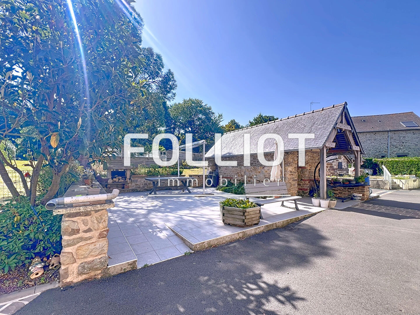 A VENDRE - Longère en pierre pleine de charme  5 000 m² de terrain