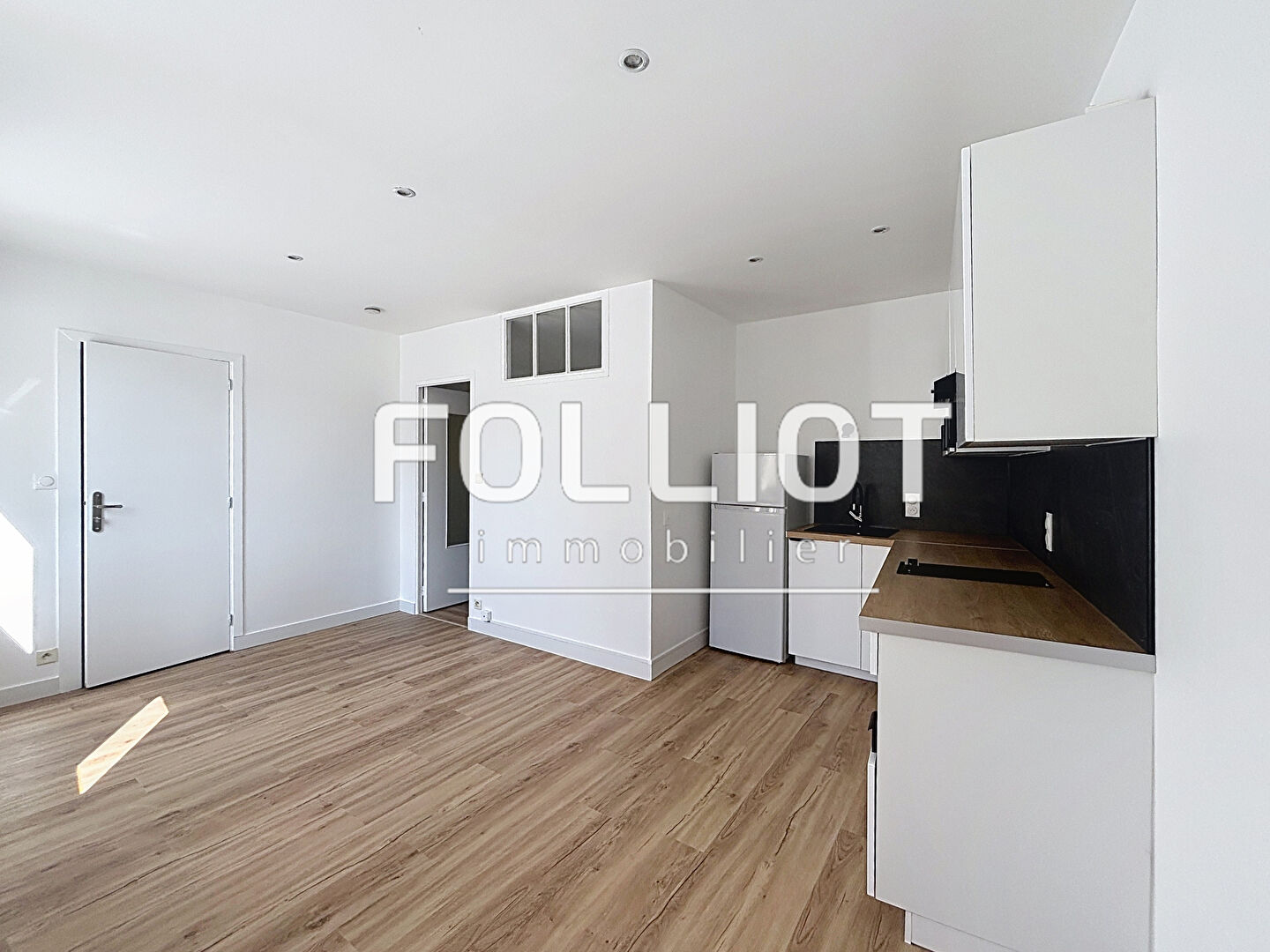 A LOUER MEUBLE Appartement 2 pièces en rez de chaussée