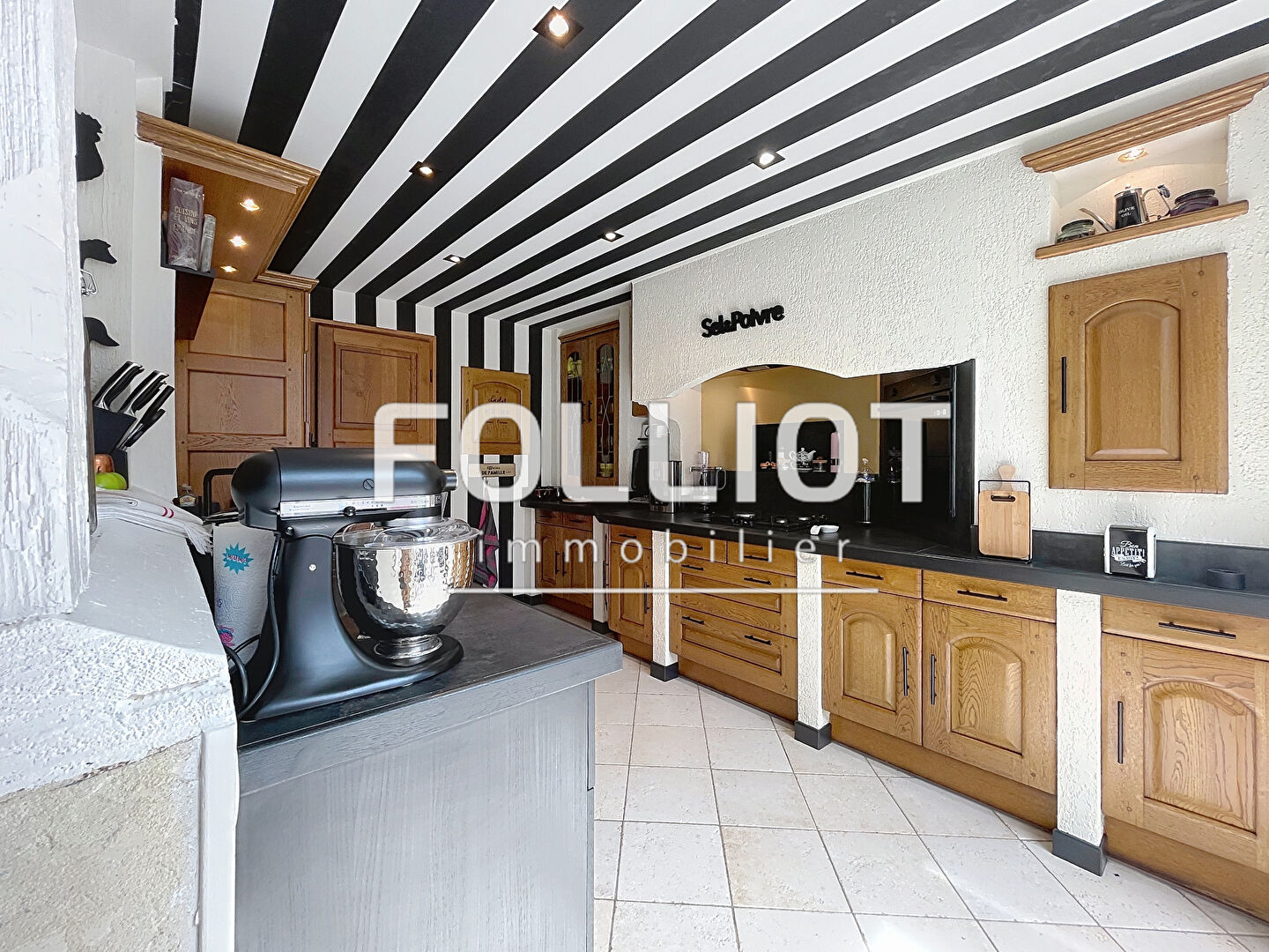 Photo A VENDRE - Magnifique demeure en pierre d'environ 300m2 à LAIZE-CLINCHAMPS image 4/6