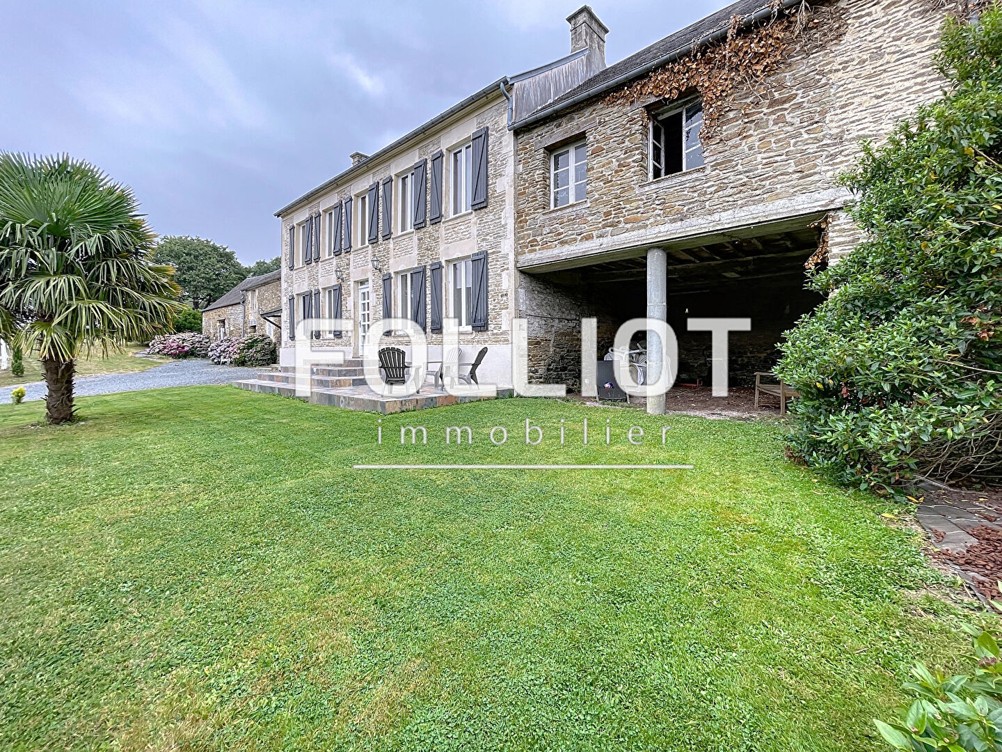 A VENDRE - Ancien corps de ferme rénové avec goût  - Terrain de 2,6 ha à Anctoville (14240)