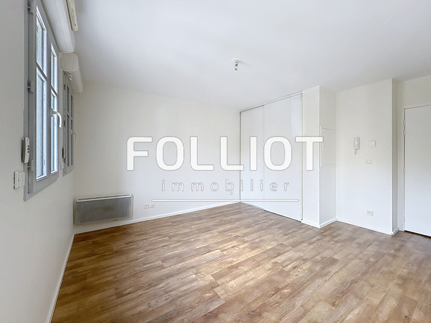 Agence immobilière de 
 CABINET FOLLIOT - Cabinet FOLLIOT - BAYEUX 
