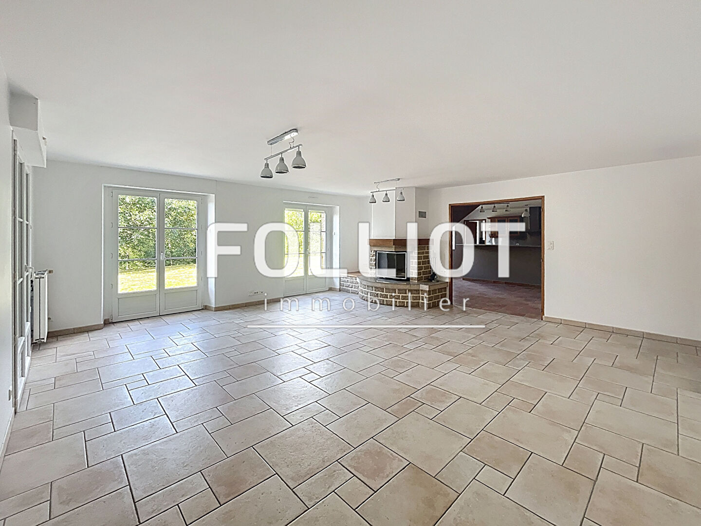 Photo À louer : Maison familiale avec jardin à Fougères - Réf.2512CV image 2/6