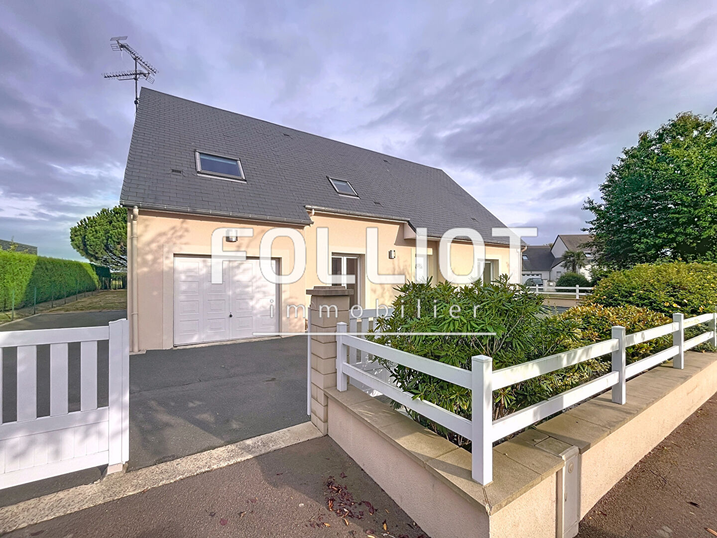 Photo Maison Balleroy 6 pièce(s) 141 m2 image 1/6