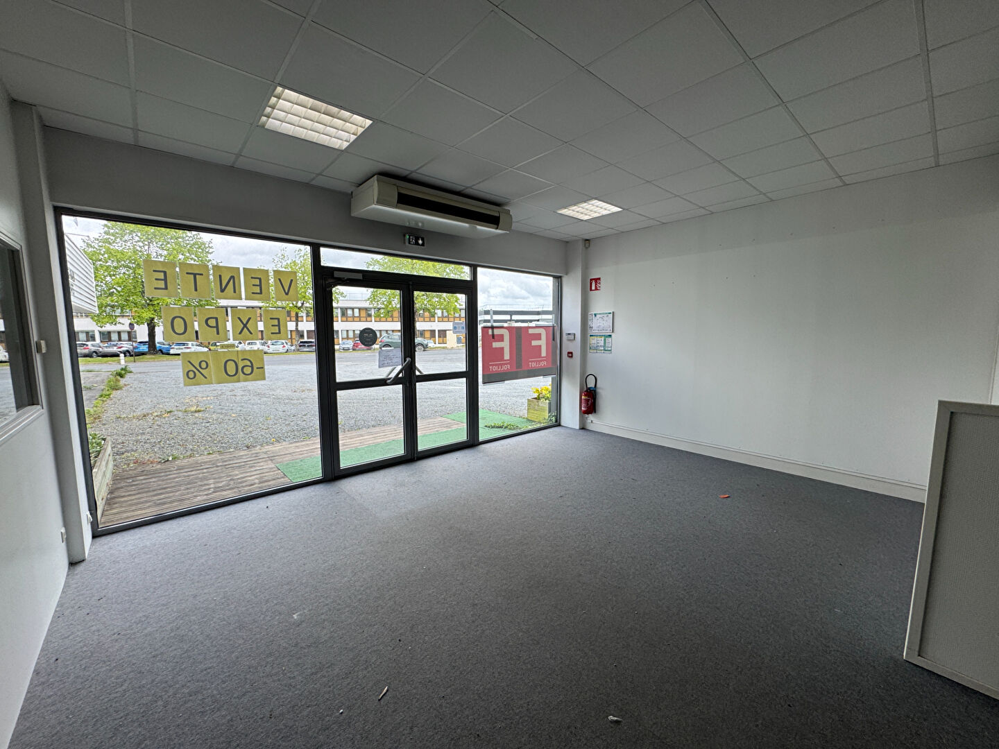 À LOUER - BÂTIMENT D'ACTIVITÉ 659 m² - ACCÈS ROCADÉ - PARKING