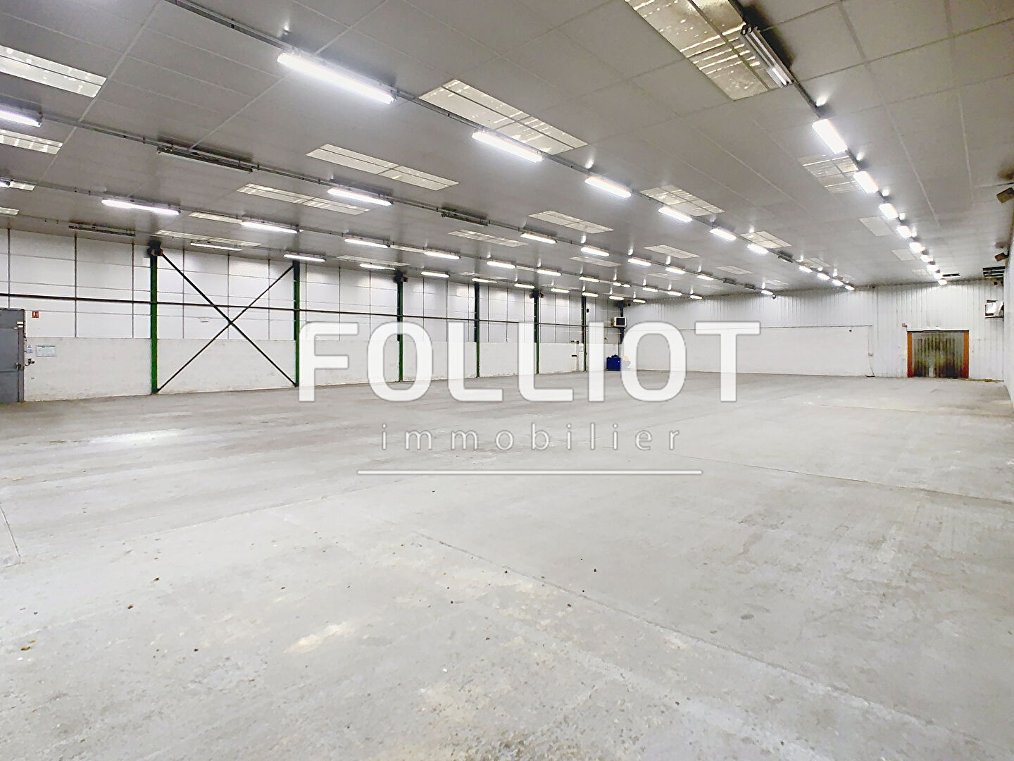 Local commercial Saint-lo 3000 m2