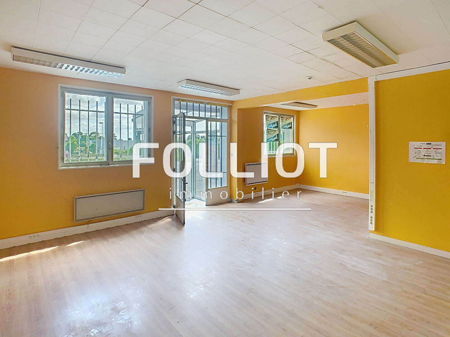 Photo Local commercial Saint-lo 3000 m2 image 6/6