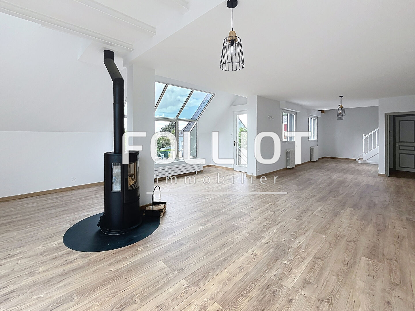 A louer : Maison d'architecte à Fougères 6 pièce(s) 149.78 m2