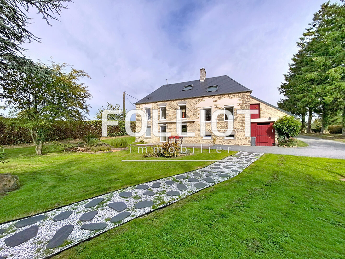 A  VENDRE : MAISON COUP DE COEUR - 6 pièces - 155 m² sur terrain paysager de 3000 m²