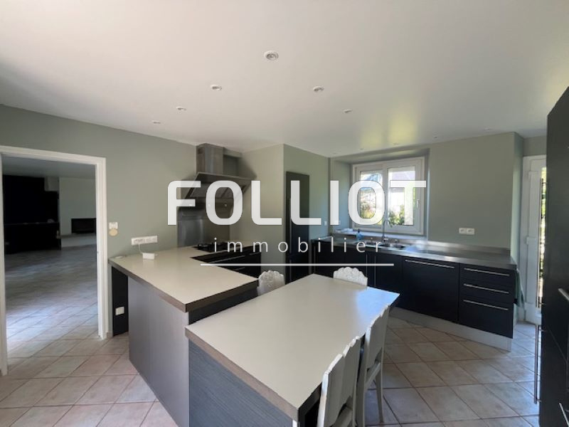 A LOUER - VIRE NORMANDIE - à 900 m du centre ville - DANS QUARTIER RÉSIDENTIEL - Somptueuse maison T4