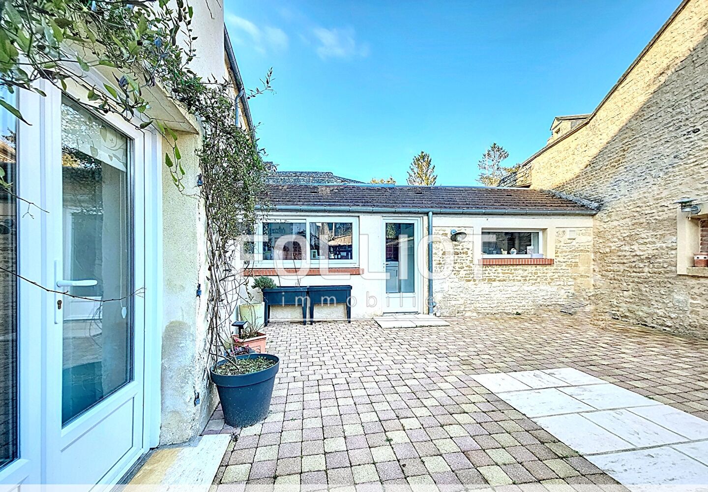 Maison en pierre de 7 pièces et 4 chambres,140 m² à Thaon