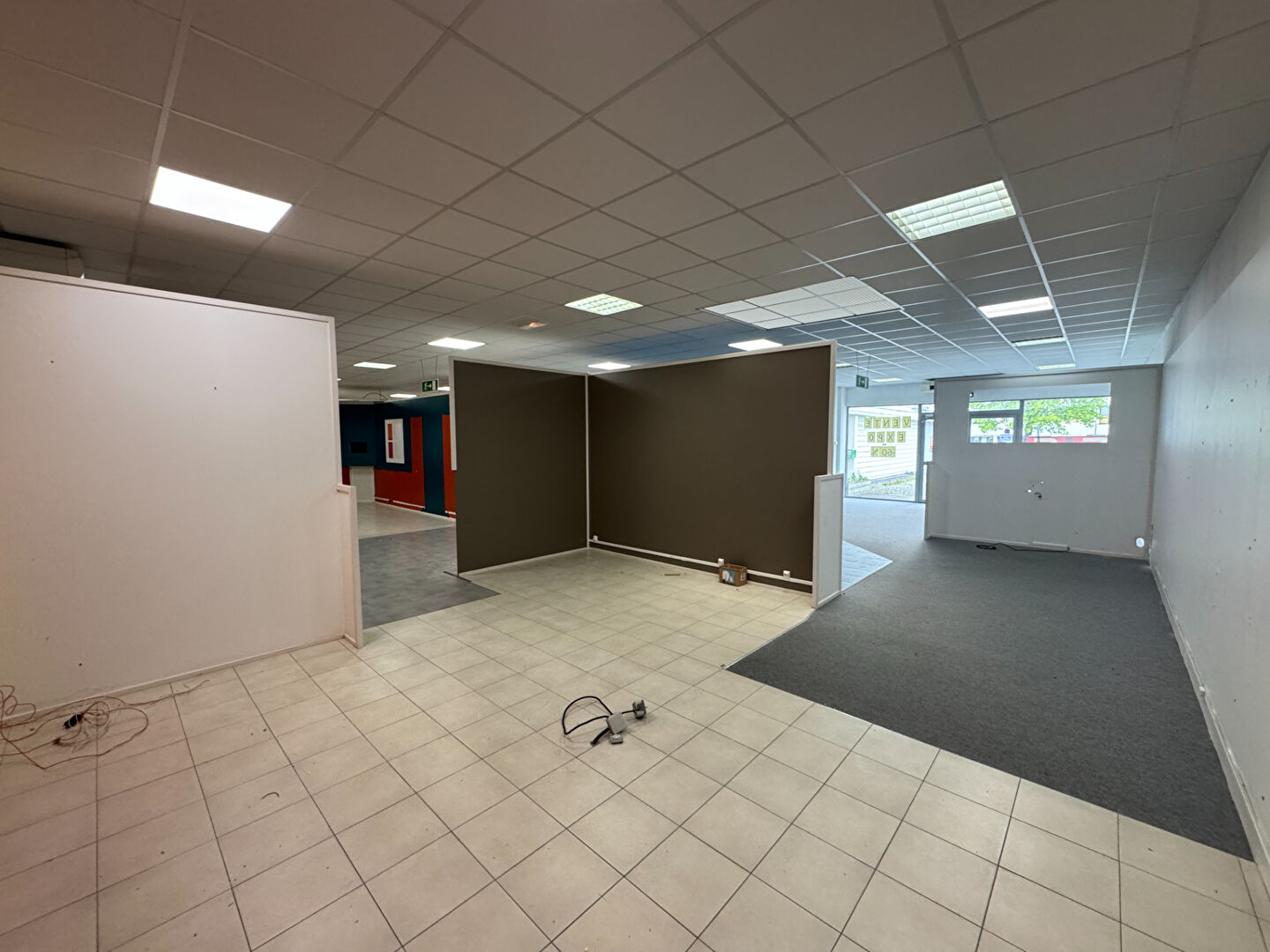 Photo À LOUER - BÂTIMENT D'ACTIVITÉ 655 m² - ACCÈS ROCADÉ - PARKING - image 4/6