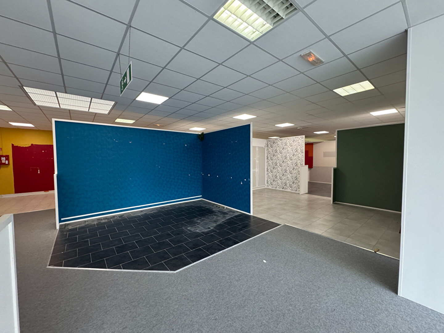 Photo À LOUER - BÂTIMENT D'ACTIVITÉ 655 m² - ACCÈS ROCADÉ - PARKING - image 5/6