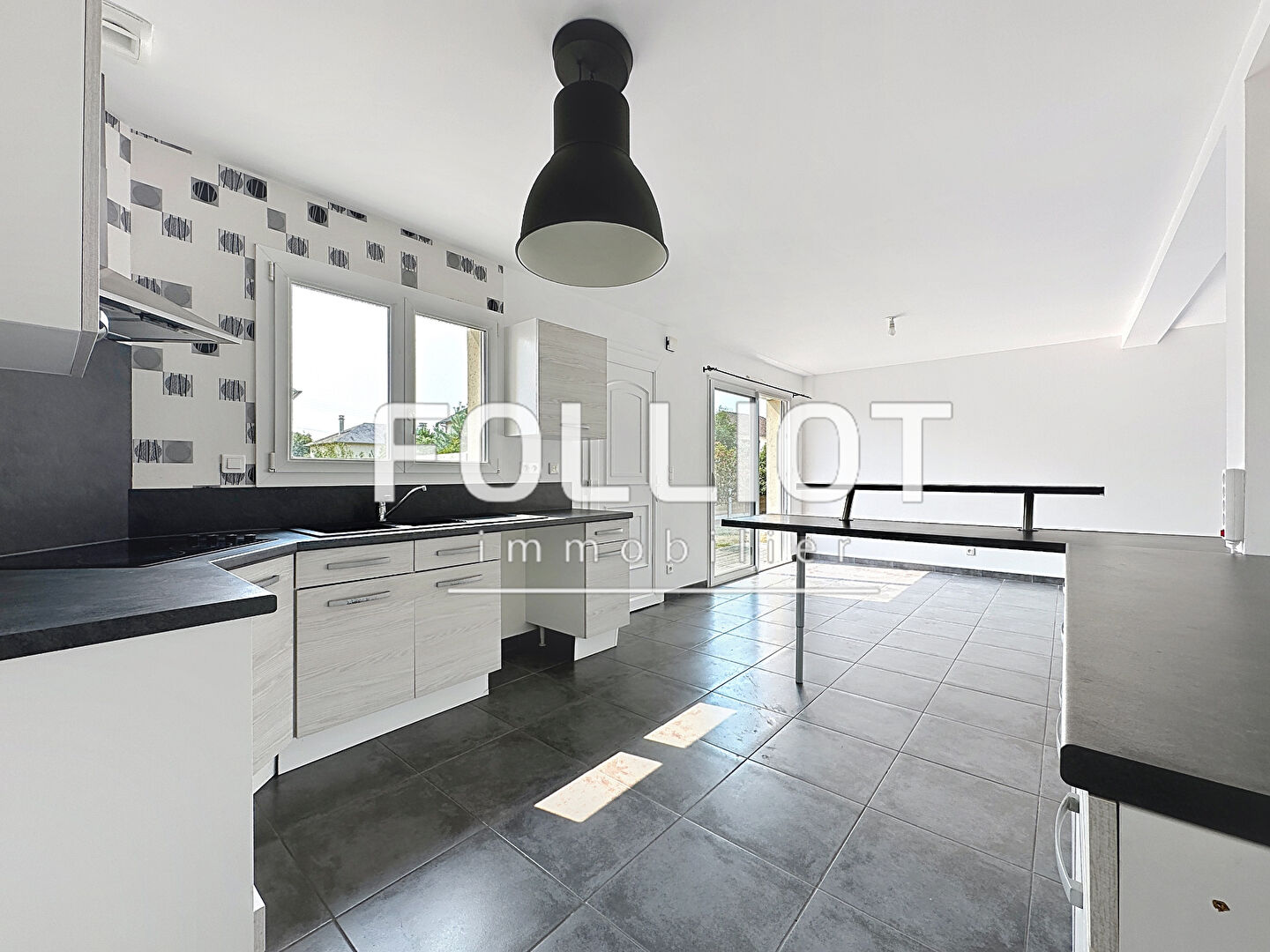 Photo Maison à vendre - Référence 122588 - 5 pièces - 371 000 image 3/6