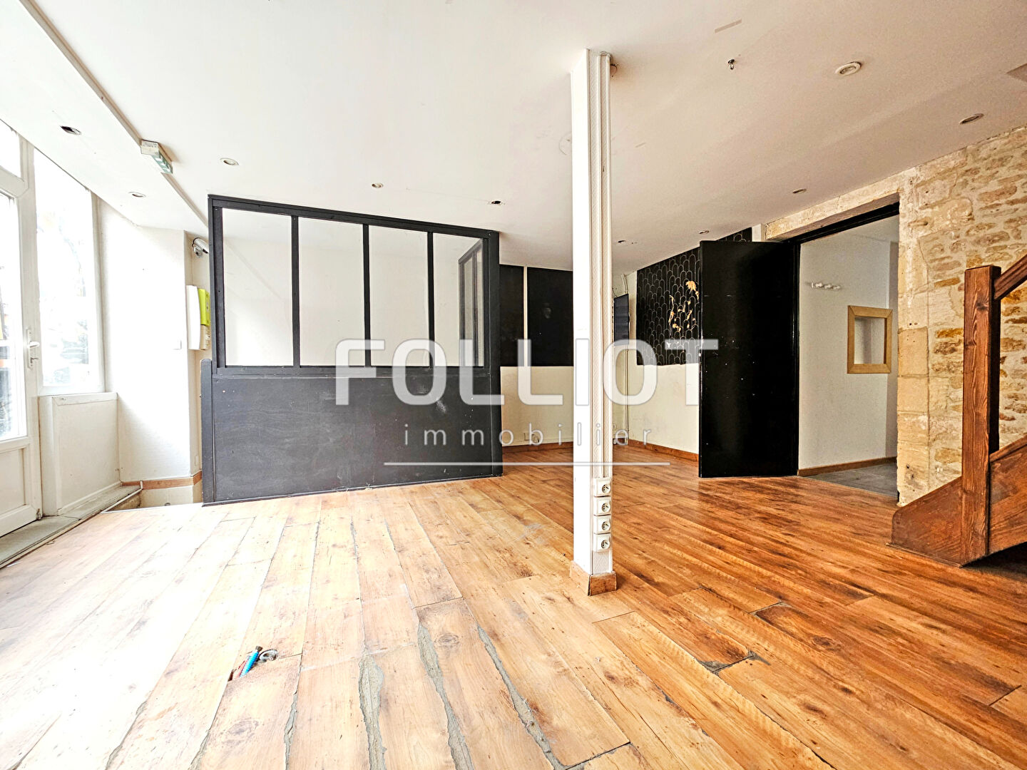 Photo Centre ville, maison de 9 pièces et 5 chambres à Douvres La Delivrande image 2/6