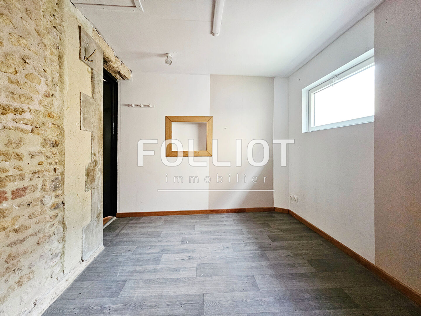 Photo Centre ville, maison de 9 pièces et 5 chambres à Douvres La Delivrande image 5/6