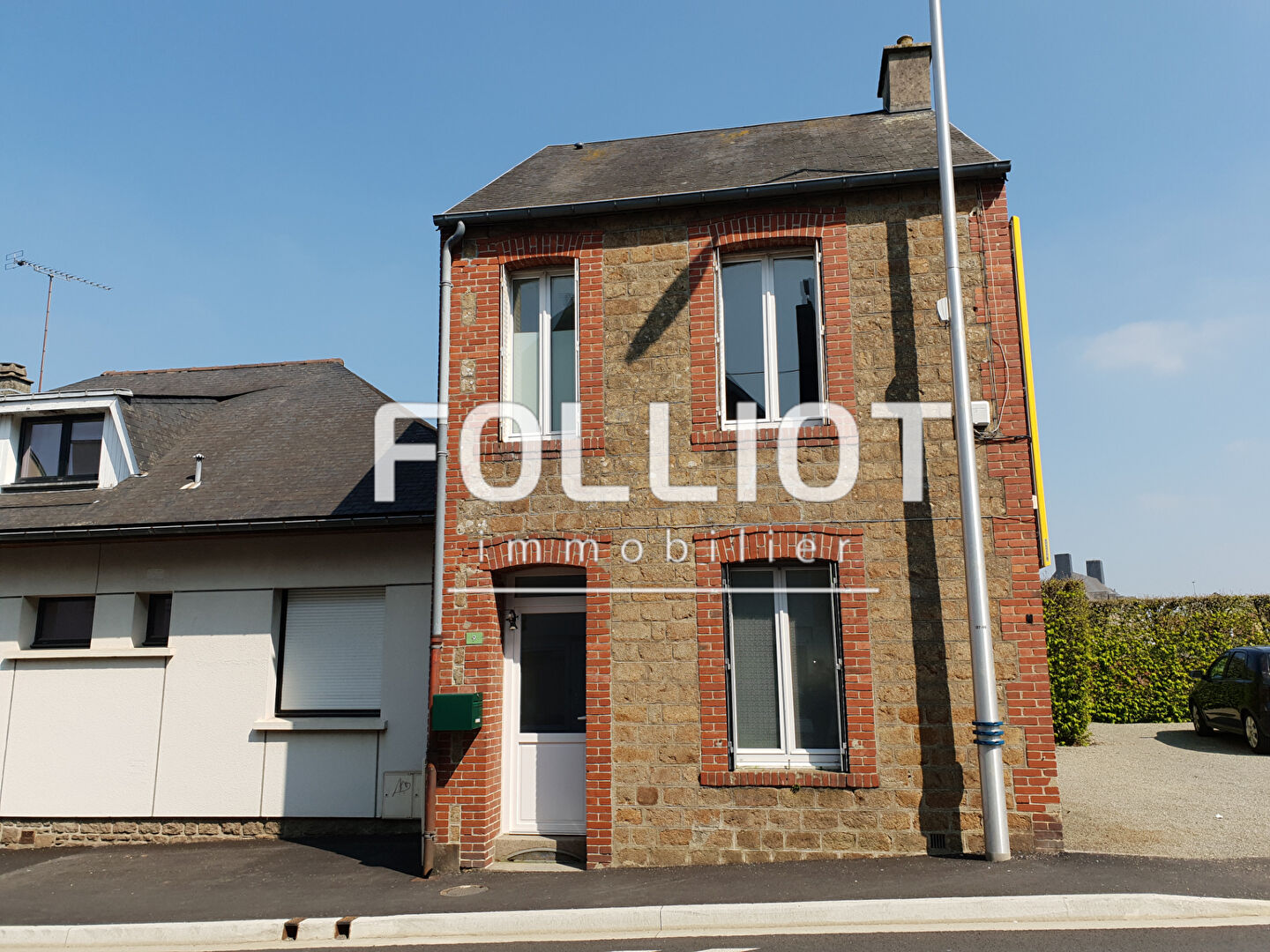 A LOUER - VIRE NORMANDIE - Maison T3 AVEC TERRASSE ET PARKING A PROXIMITÉ