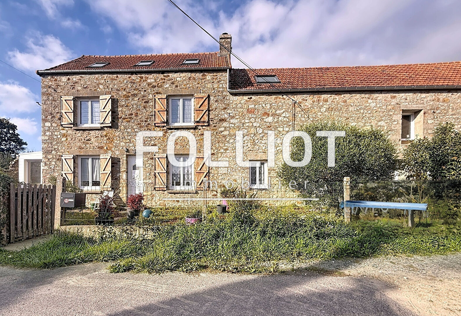 A Vendre Maison en pierres refaite avec goût dans un hameau au calme des Moitiers d'allonne  à 5 km de la mer