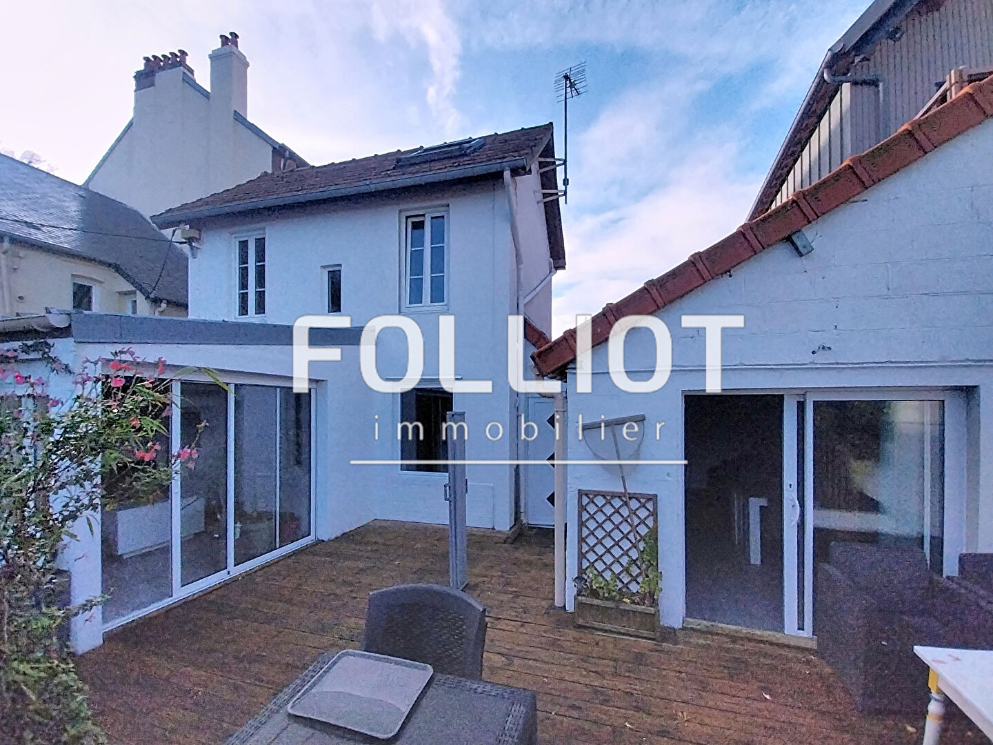 Maison à vendre à Dives-sur-Mer - porche port avec jardin