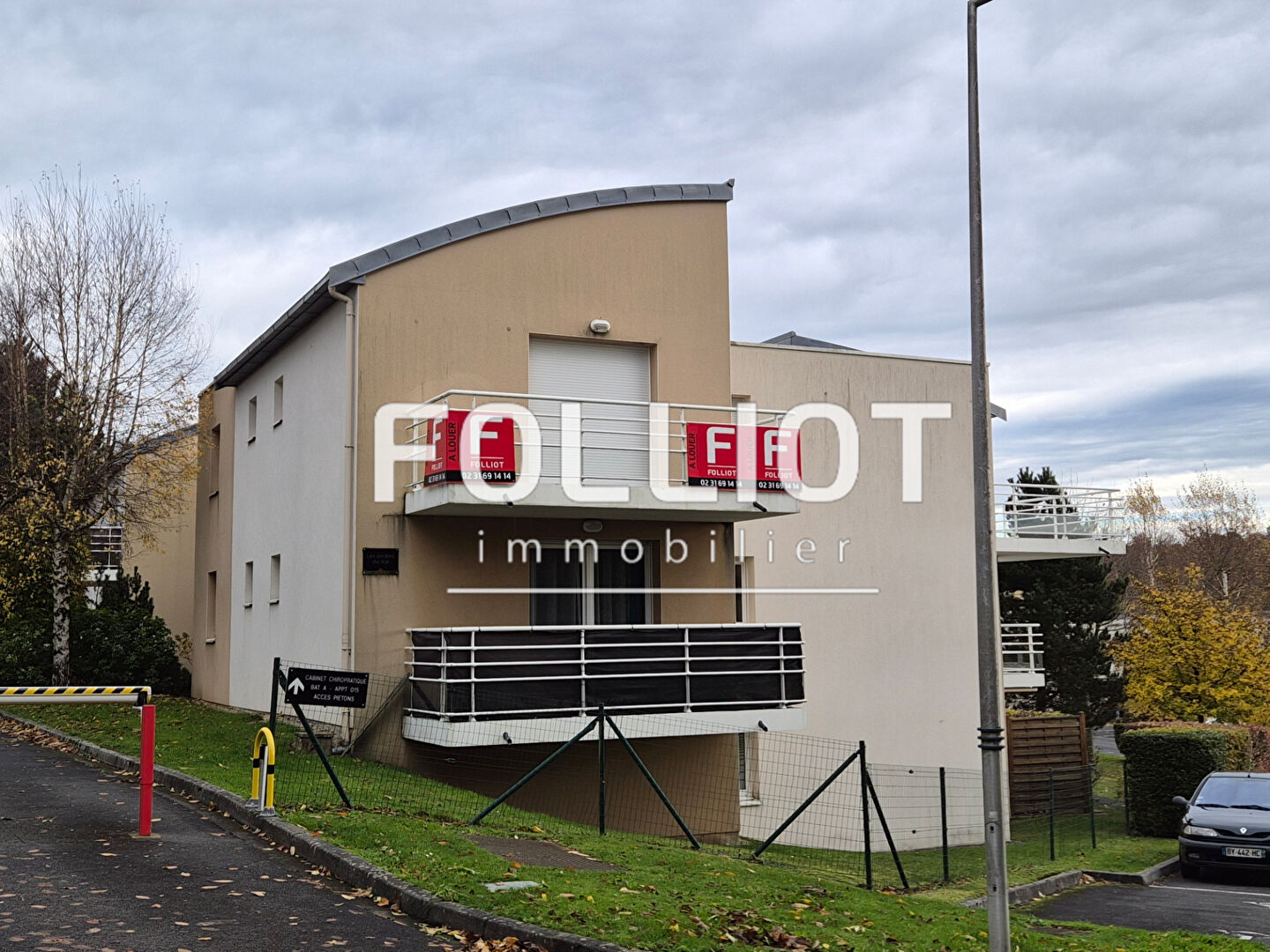 A LOUER - VIRE NORMANDIE - BEAU T2 avec BALCON et PLACE DE PARKING