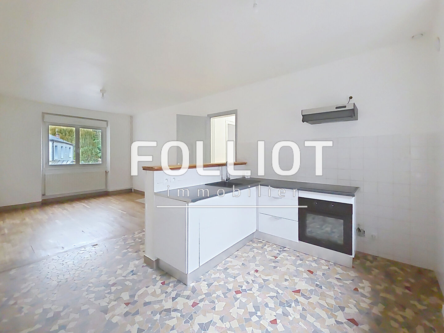 À louer : maison spacieuse avec garage, centre-ville et voie verte à pied