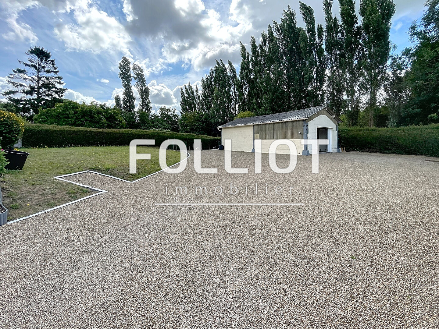 Bâtiment sur Terrain 573 m2