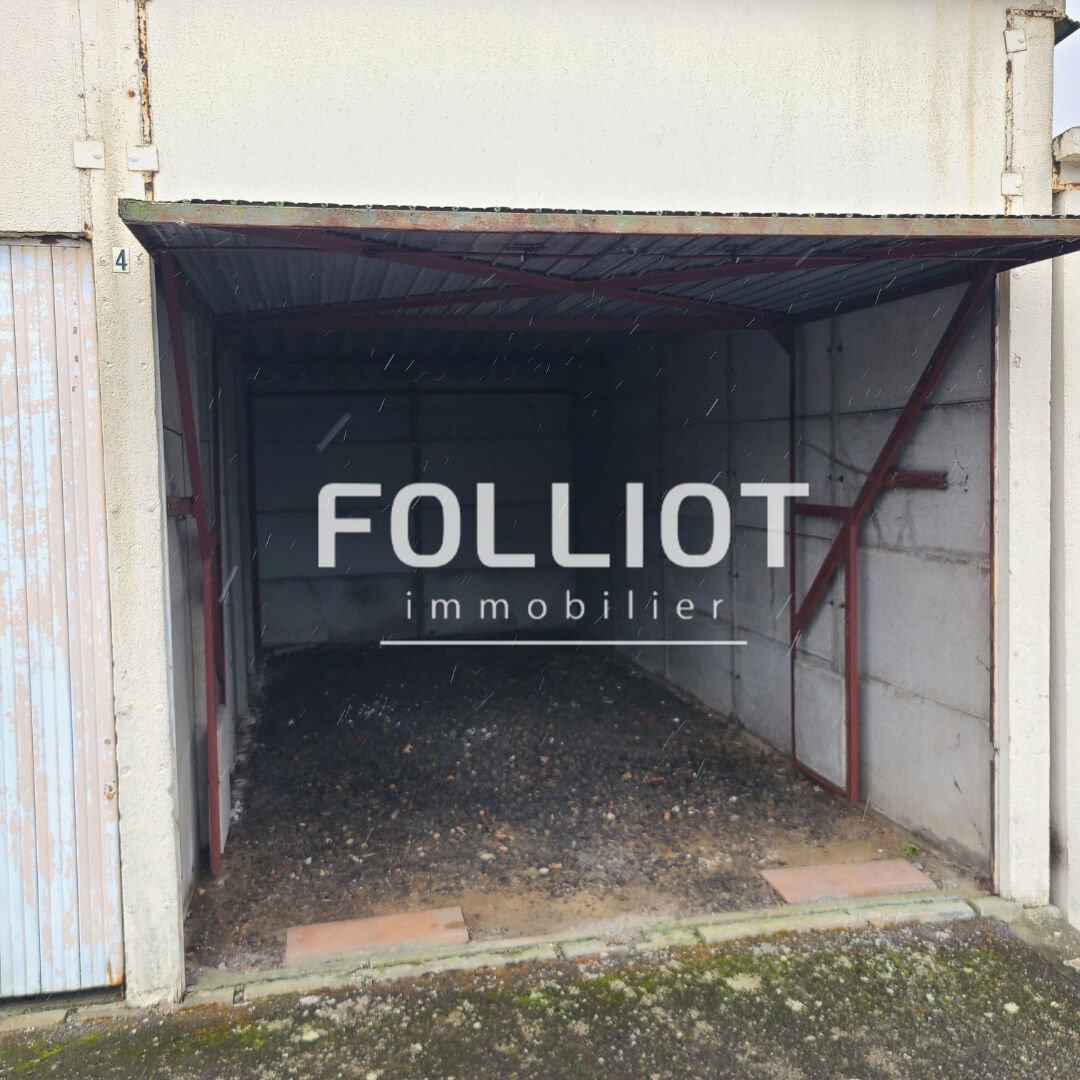 Photo A LOUER - VIRE NORMANDIE - QUARTIER DE LA GARE - GARAGE/BOX image 2/2