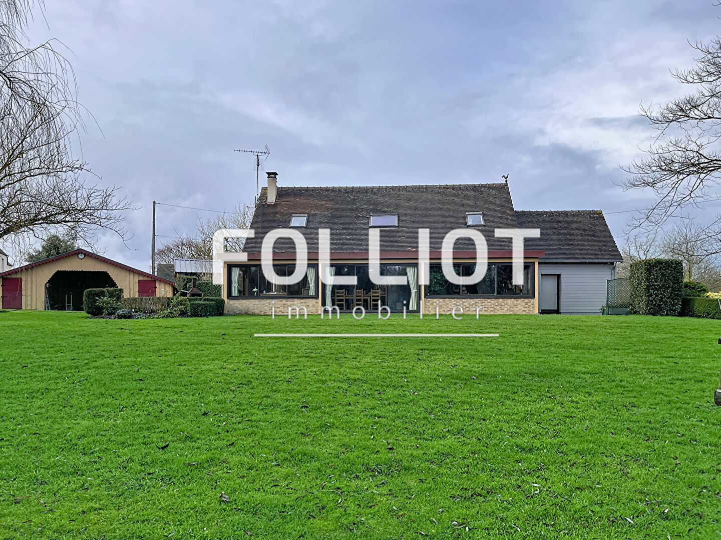 Agence immobilière de 
 CABINET FOLLIOT - Cabinet FOLLIOT - BAYEUX 
