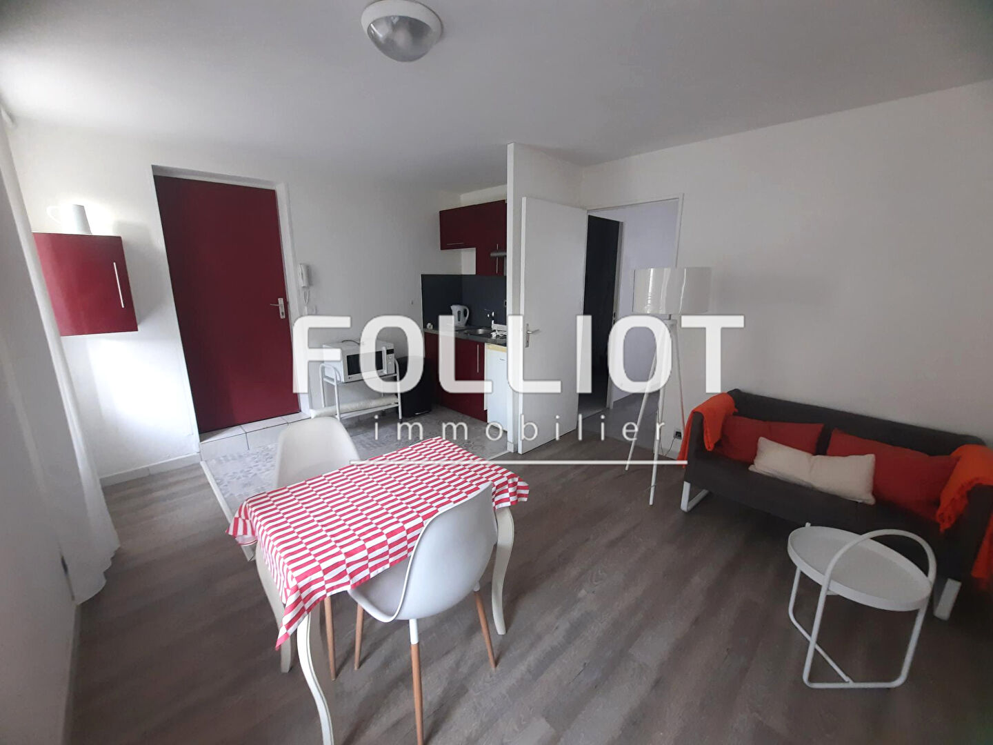 PROCHE CHR - CHARMANT F2 MEUBLE