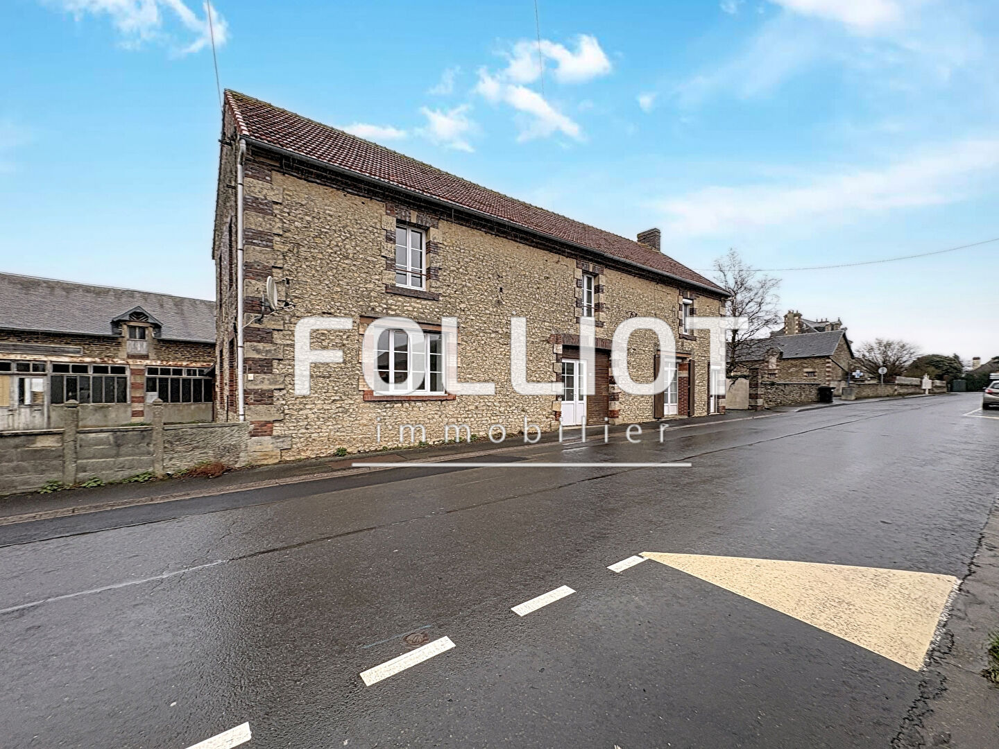 Agence immobilière de 
 CABINET FOLLIOT - Cabinet FOLLIOT - BAYEUX 
