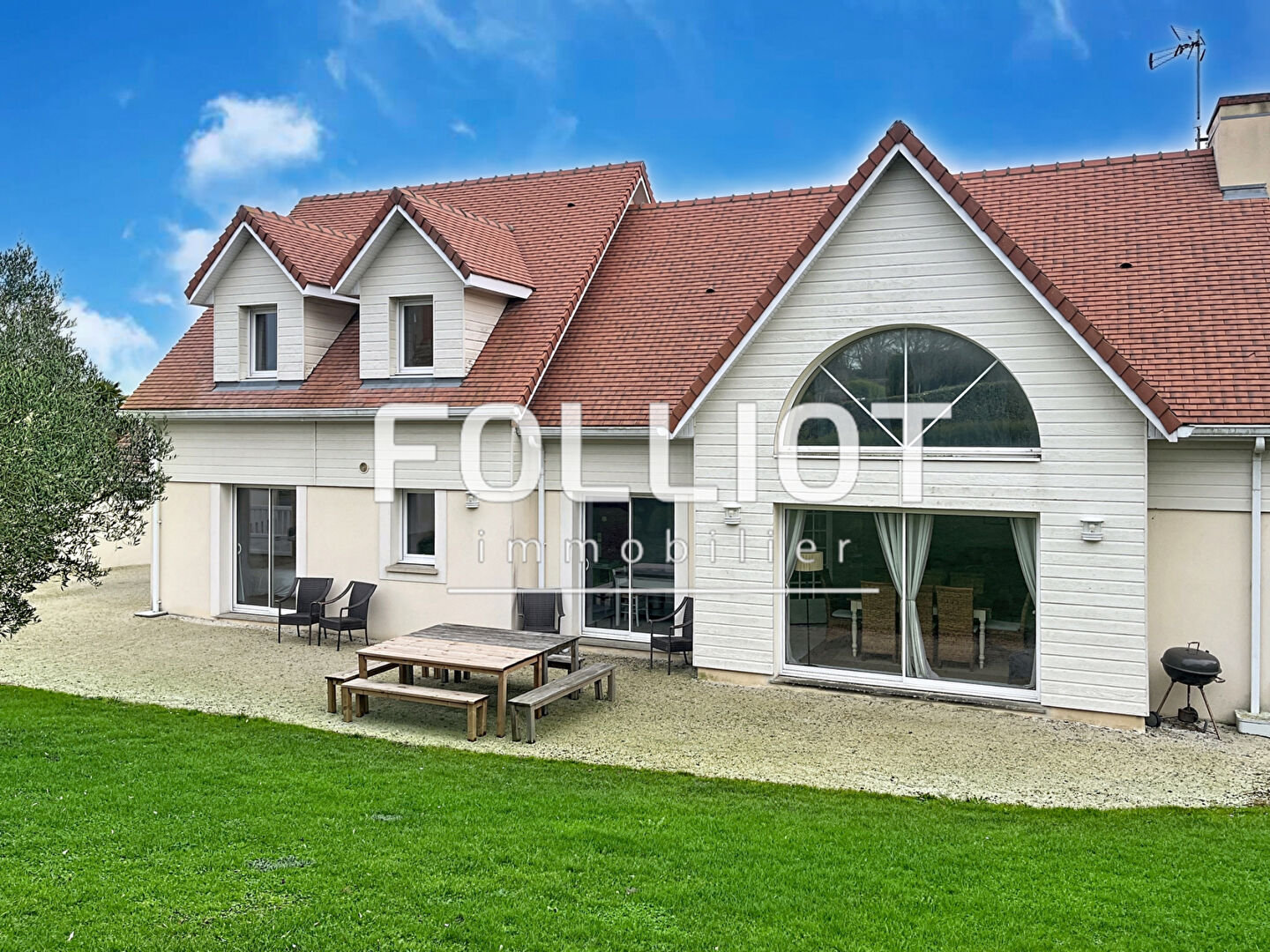 Agence immobilière de 
 CABINET FOLLIOT - Cabinet FOLLIOT - BAYEUX 
