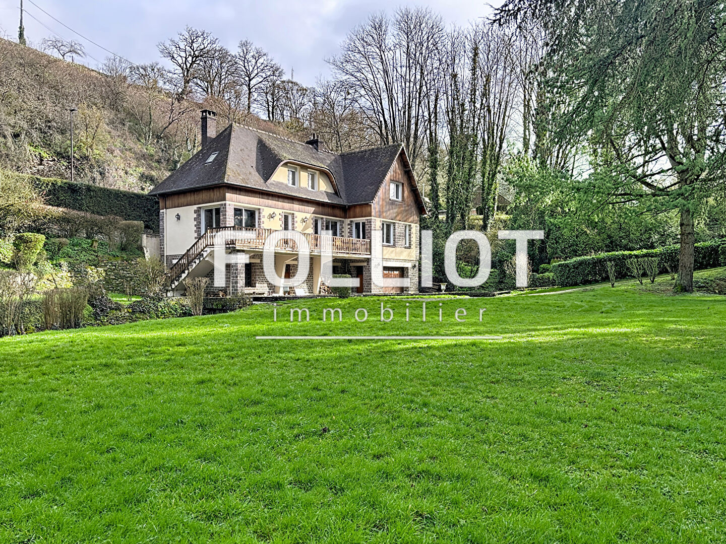 Agence immobilière de 
 CABINET FOLLIOT - Cabinet FOLLIOT - Thury-Harcourt 
