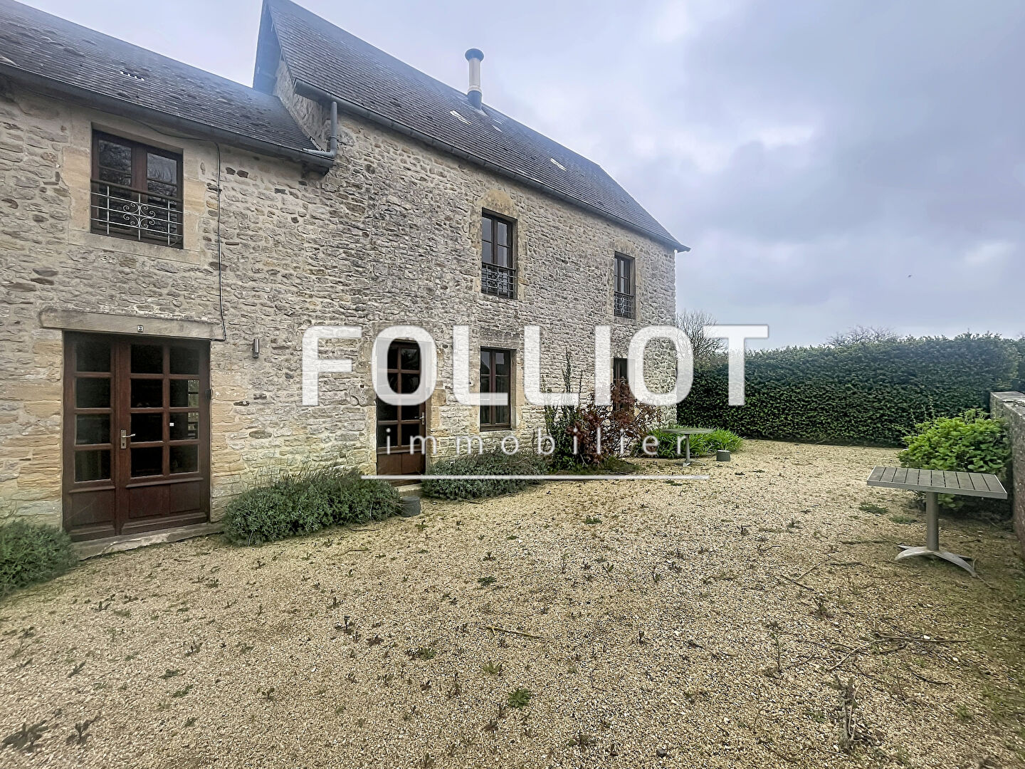 Agence immobilière de 
 CABINET FOLLIOT - Cabinet FOLLIOT - BAYEUX 

