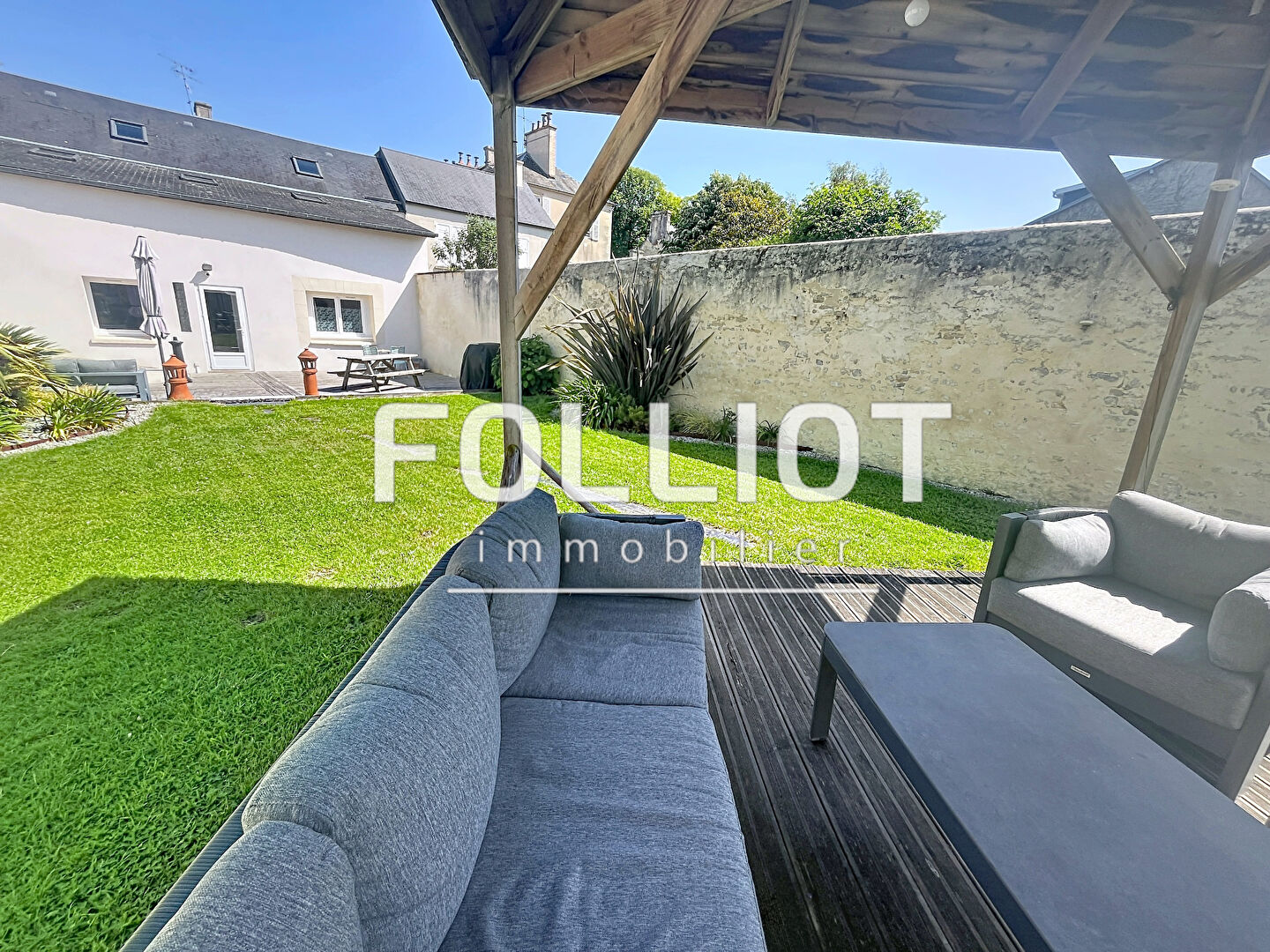 Agence immobilière de 
 CABINET FOLLIOT - Cabinet FOLLIOT - BAYEUX 
