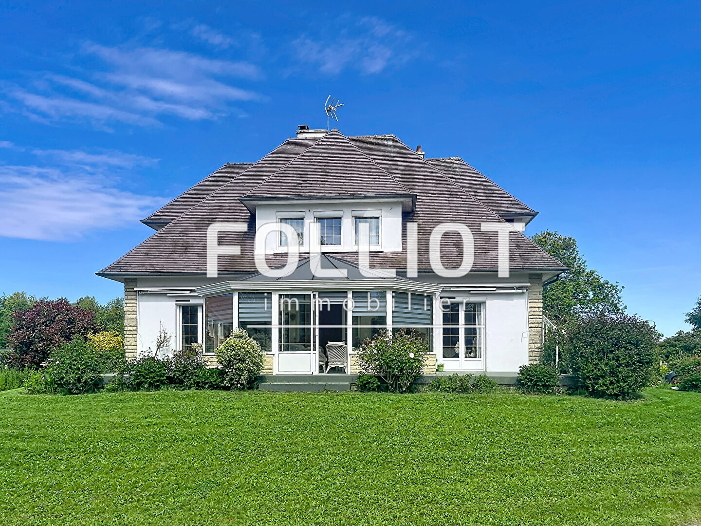 Agence immobilière de 
 CABINET FOLLIOT - Cabinet FOLLIOT - BAYEUX 

