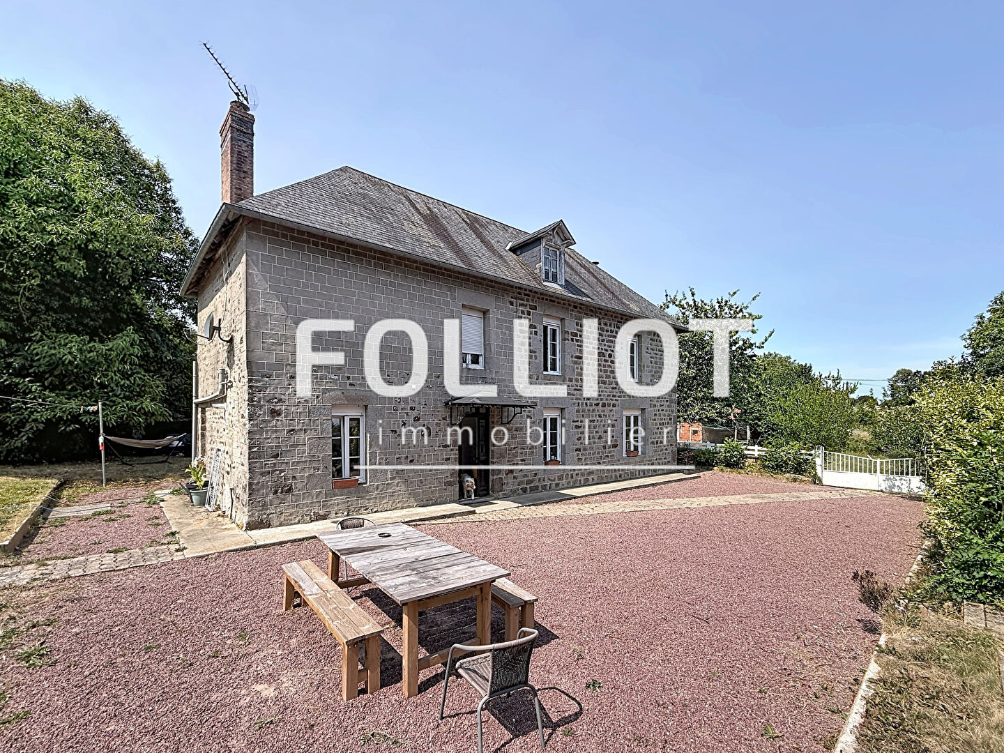 Maison Hambye 5 pièce(s) 117 m2 1,3 hectares attenant bâtiment 200m²
