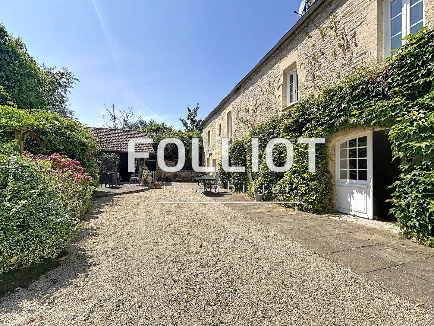 A VENDRE Maison de charme du XVIIIe siècle à Amblie